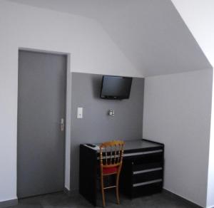 Hotels Logis Hotel Relais Paris Bale - Restaurant La Mangeoire : photos des chambres