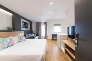 Antique Pamplona Tres Reyes Apartments