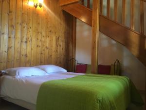 B&B / Chambres d'hotes Chambres d'hotes Les Templiers : Chambre Quadruple