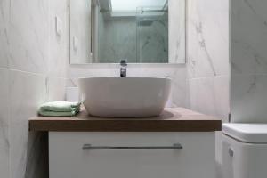 Amazing Apartments @ Monastiraki Subway Station