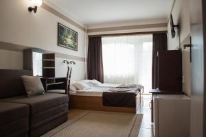 Twin Room with Balcony room in Flóra Panzió