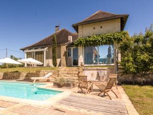 Villas Cozy Villa in Saint Bonnet la Rivi re with Swimming Pool : photos des chambres