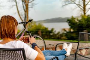 DOM NAD JEZIOREM HUBKA przy ścieżce rowerowej Velo Dunajec i Velo Czorsztyn