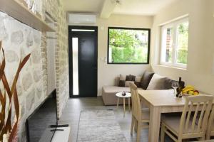 Villa Andrea Apartments with parking