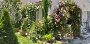 Vasaras māja Le Clos Fleuri Sarjana Francija