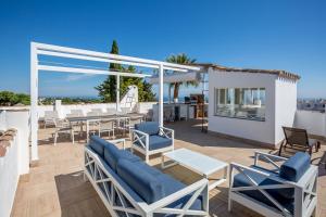 Luxury Villa Marbella with nice garden, Pool and Jacuzzi BY Varenso Holidays