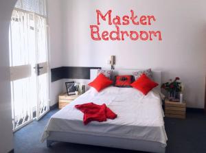 2-level BIG space near beach, bars, walking street