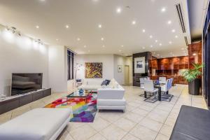 Exclusive Stays - Gallery Penthouse