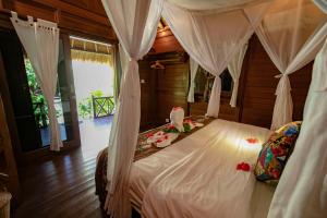 Bungalow Deluxe Nhìn Ra Khu Vườn (Deluxe Bungalow with Garden View)