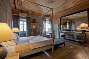 Suite room in Villa Sassolini Luxury Boutique Hotel The Originals Collection