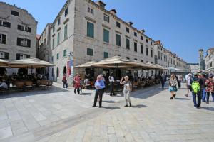 L & L Old Town Apartments