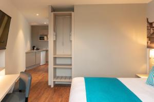 Hotels The Originals City, Hotel Acadine, Pont-Audemer : Studio