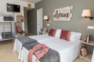 Quadruple Room (2 Adults + 2 Children) room in Hotel Bulevard