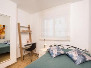 Apartment Reina Sofia II by Interhome