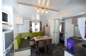 Campings MAS DES LAVANDES : photos des chambres