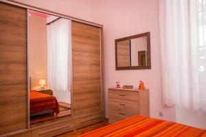 emanuel apartman