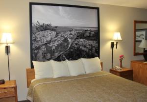 King Suite room in Homestead Inn and Suites