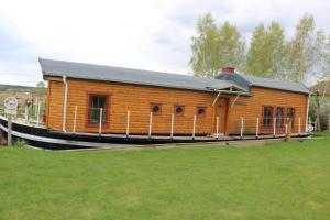 Dutch hausboat "MOLENDIEP" built 1909