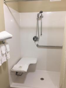King Room - Disability Access room in Cobblestone Inn & Suites - Bloomfield