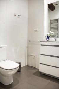 Central, Spacious and Authentic Family Apartment