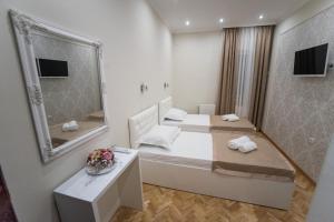 Center Deluxe Garni Hotel