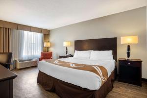 King Room - Accessible/Non-Smoking room in Quality Inn Baton Rouge