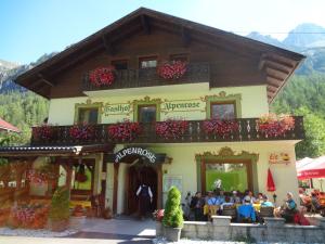 Gasthof Alpenrose und Pension Nina