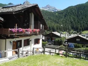 Le Vieux Rascard Chambres d'Hotes - Champoluc