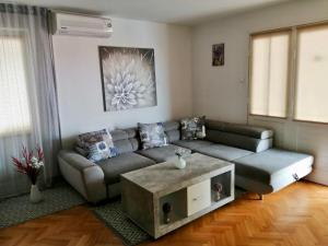 3 star pansion Apartment & Rooms Laura Brela Horvaatia