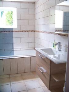 Gîte, jacuzzi & vin au grenier de Madiran