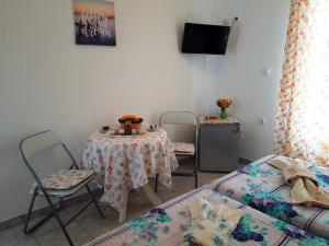 LARINAKIS STUDIO No2