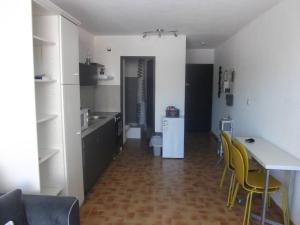 Appartements Studio sur le port, climatisation, wifi, piscine, lave-linge : photos des chambres