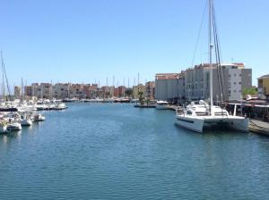 Appartements Studio sur le port, climatisation, wifi, piscine, lave-linge : photos des chambres