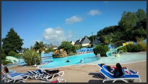 Campings Mobil-Home 4p Prive Camping 5 etoiles Erdeven 7saints : photos des chambres