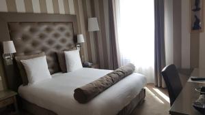 Hotels Hotel Saint Cyr Etoile : photos des chambres