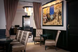 Hotels Hotel Saint Cyr Etoile : photos des chambres