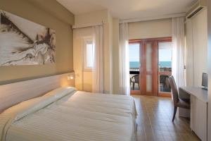 Double Room with Sea View room in Hotel Scacciapensieri