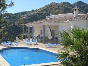 Villa Camakini with heated pool and sea View