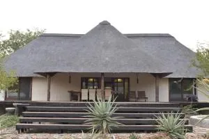Private 3-Bedroom Lookout - Diphuti