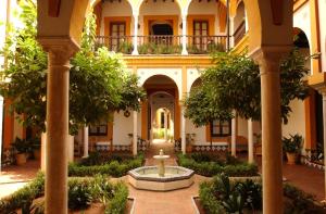 Casa Imperial hotel, 
Seville, Spain.
The photo picture quality can be
variable. We apologize if the
quality is of an unacceptable
level.