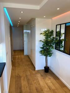 Appartement climatisé refait à neuf - VUE MER Saint-Tropez - Piscine- 50m plage