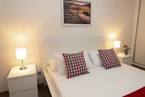 Modern Apartment with pool and Wifi