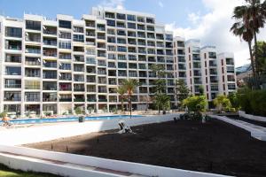 Modern Apartment with pool and Wifi