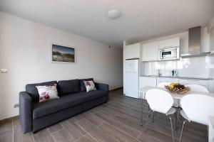 Modern Apartment with pool and Wifi