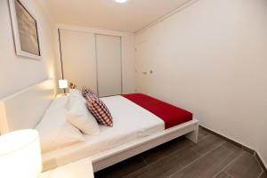 Modern Apartment with pool and Wifi