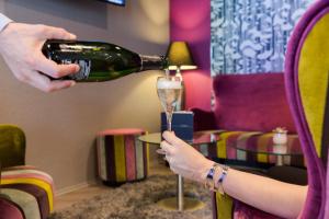 Hotels The Originals City, Au Relais Saint-Eloi, Tours (Inter-Hotel) : photos des chambres