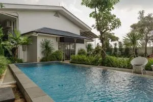 RedDoorz Plus near Exit Toll Puncak 2 - Ciherangsating