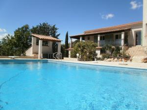 Maisons de vacances Lorgues, La Tourelle, immense piscine, plongeoir, vue, au grand calme : photos des chambres