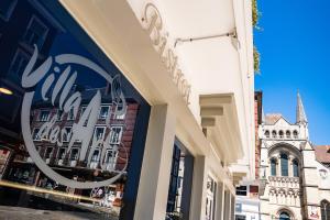 Hotels BRIT HOTEL PRIVILEGE LISIEUX - La Villa des Arts : photos des chambres