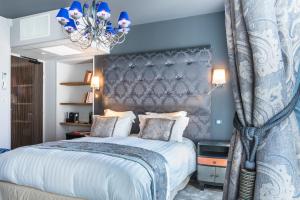 Hotels BRIT HOTEL PRIVILEGE LISIEUX - La Villa des Arts : photos des chambres